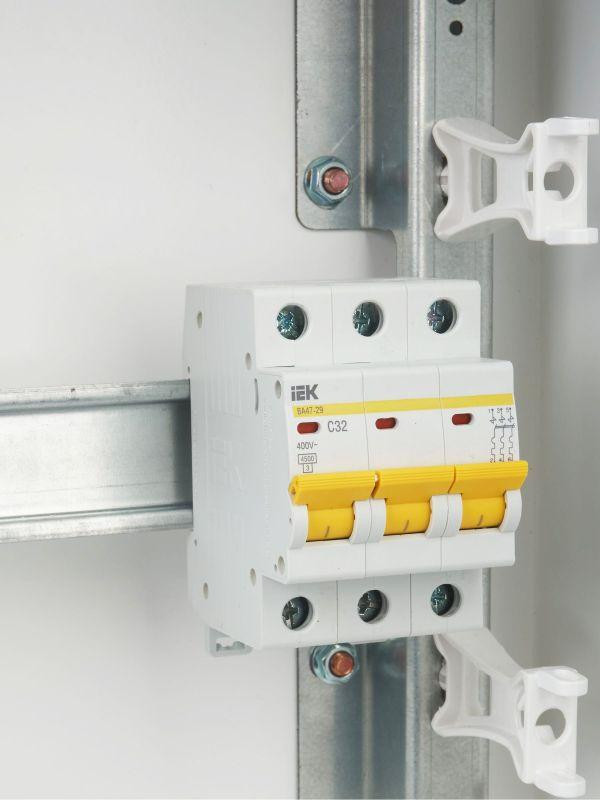 Выключатель автоматический модульный 3п C 32А 4.5кА ВА47-29 KARAT IEK MVA20-3-032-C