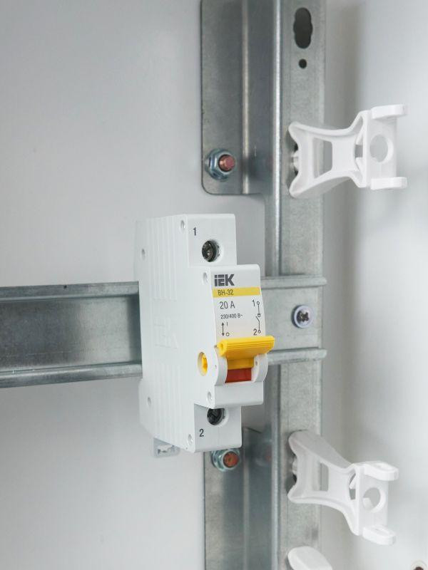 Выключатель нагрузки (мини-рубильник) 1п 20А ВН-32 KARAT IEK MNV10-1-020