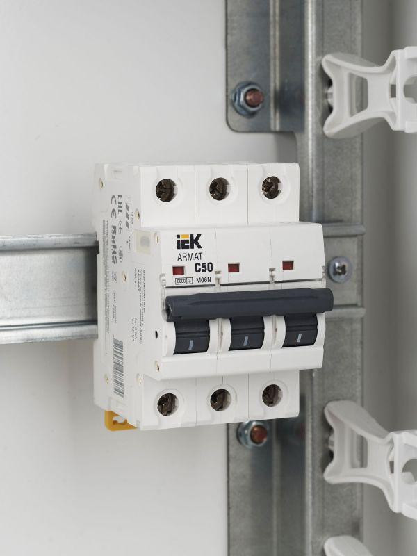Выключатель автоматический модульный 3п C 50А M06N ARMAT IEK AR-M06N-3-C050
