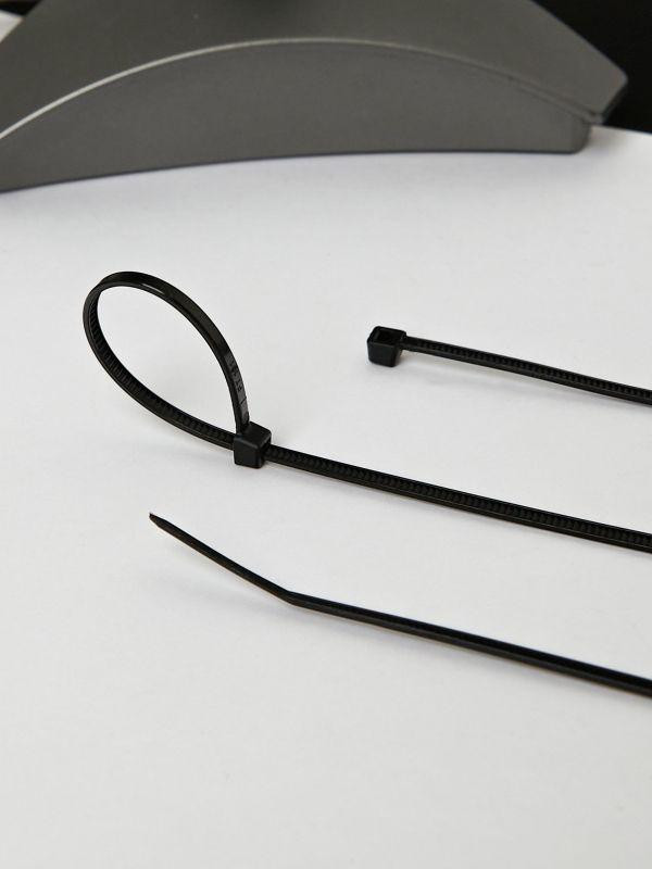 Хомут кабельный 2.5х250 нейл. черн. (уп.100шт) IEK UHH32-D025-250-100