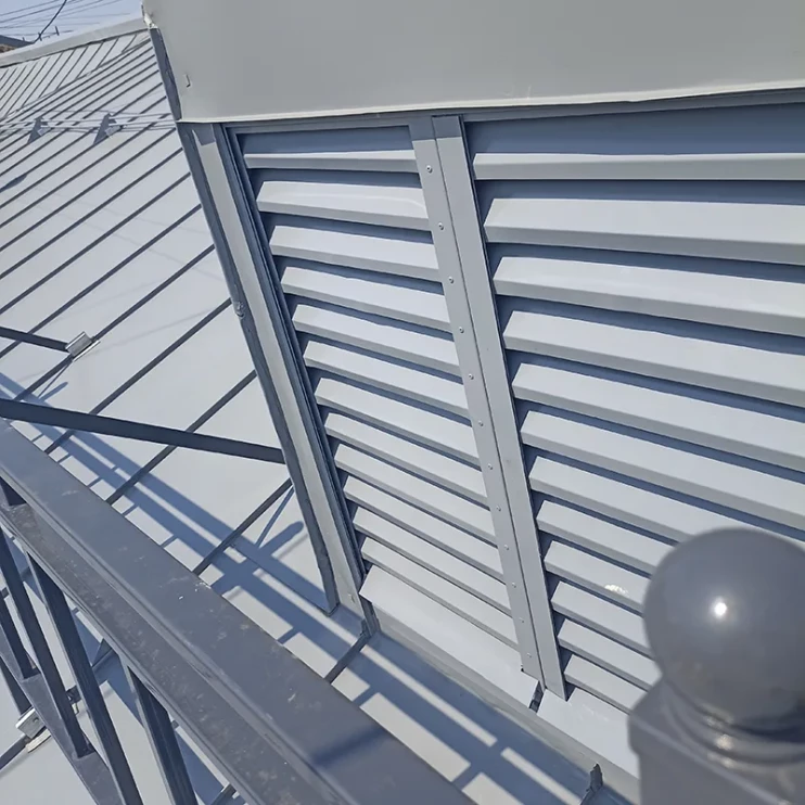 Слуховое жалюзийное окно на кровлю НАСЛЕДИЕ цвет RAL купить цена РУФТЕХ