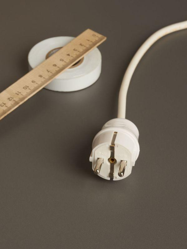 Вилка прямая ВПп10-01-Ст разборная с заземл. контактом 16А бел. IEK EVP10-16-01-K01