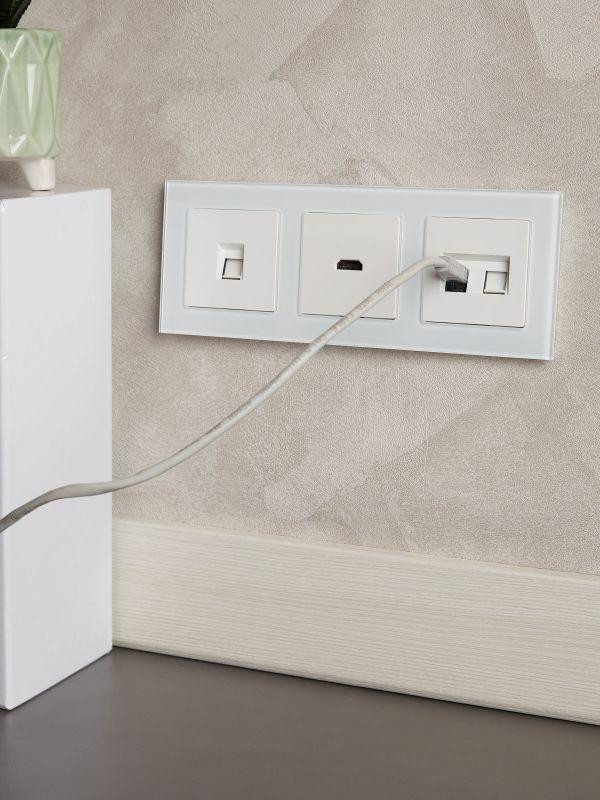 Рамка 3-м BRITE РУ-3-2-БрБ стекло бел. IEK BR-M32-G-K01