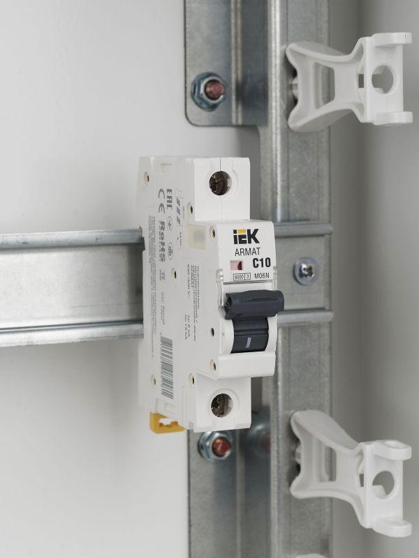 Выключатель автоматический модульный 1п C 10А M06N ARMAT IEK AR-M06N-1-C010