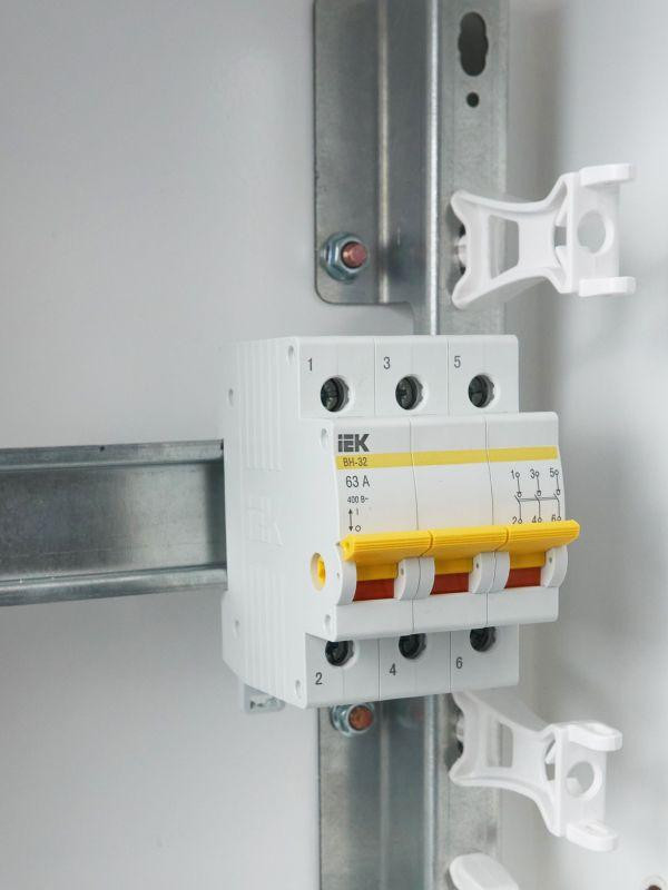 Выключатель нагрузки (мини-рубильник) 3п 63А ВН-32 KARAT IEK MNV10-3-063