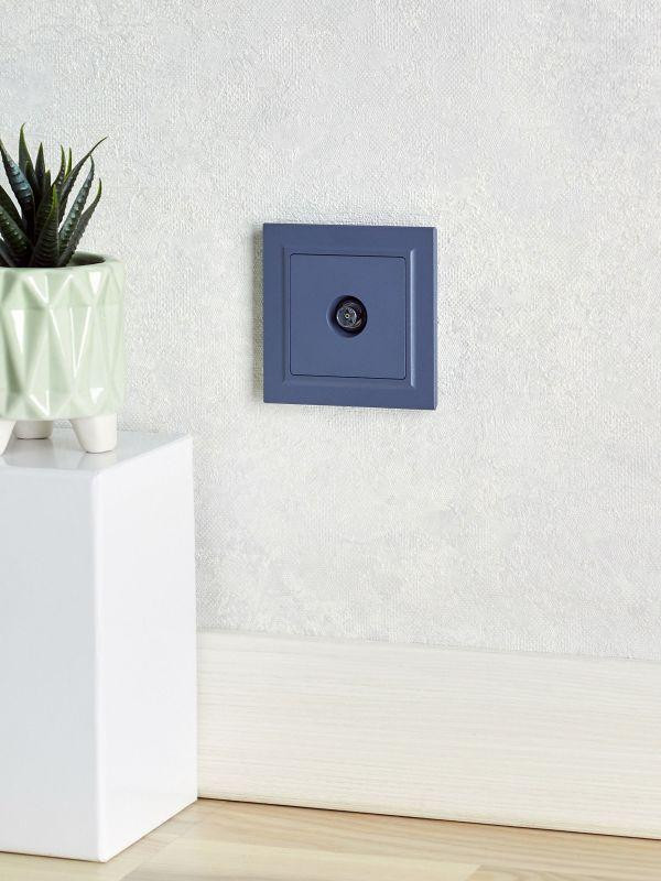 Розетка телевизионная оконечная TV СП Brite РТВ11-0-БрМ механизм маренго IEK BR-A10-O-K35