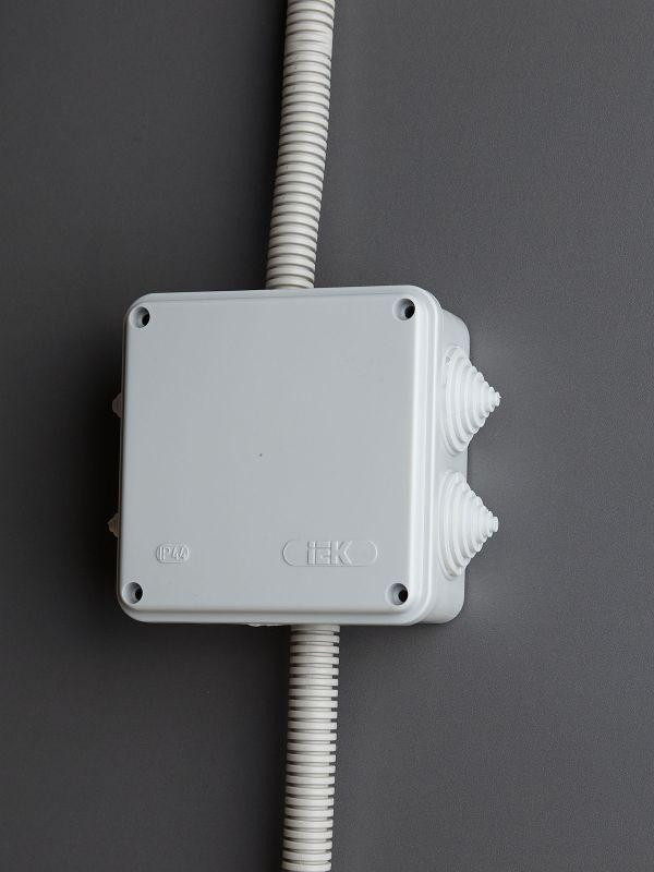 Коробка распаячная ОП 100х100х50 IP44 KM41233 (6 каб. ввод.) IEK UKO11-100-100-050-K41-44