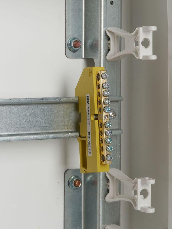 Шина PE "земля" на DIN-изол. ШНИ-6х9-10-Д-Ж IEK YNN10-69-10D-K05