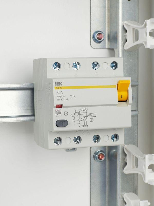 Выключатель дифференциального тока (УЗО) 4п 40А 300мА тип AC ВД1-63 KARAT IEK MDV10-4-040-300