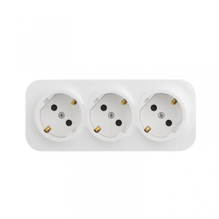 Розетка 3-м ОП Quteo 16А IP20 250В 3х2P+E с заземл. защ. шторки бел. Leg 782238