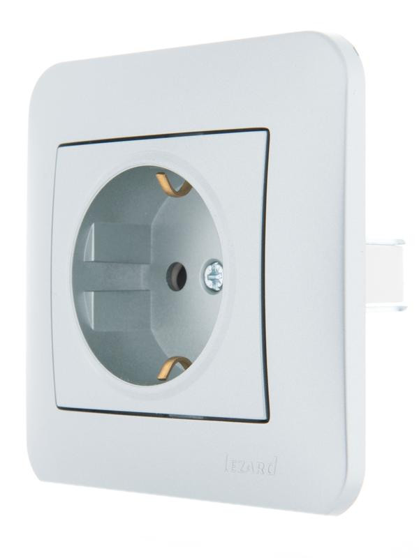 Розетка 1-м СП Karina с заземл. защ. шторки термопласт механизм матов. серебр. LEZARD 707-4388-124B