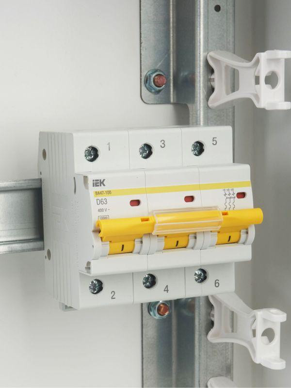 Выключатель автоматический модульный 3п D 63А 10кА ВА47-100 KARAT IEK MVA40-3-063-D