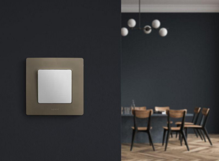 Выключатель 1-кл. СП Etika 10А IP20 250В 10AX безвинтов. зажимы механизм бел. Leg 672201