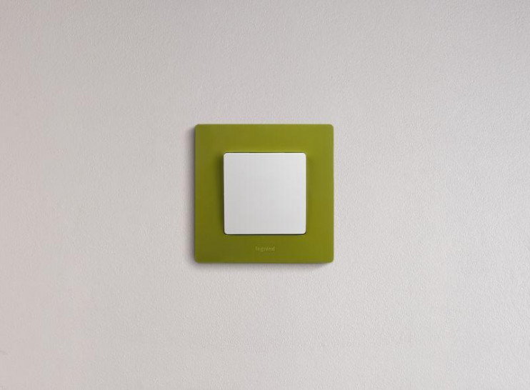 Выключатель 1-кл. СП Etika 10А IP20 250В 10AX безвинтов. зажимы механизм бел. Leg 672201