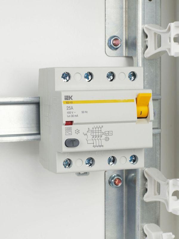 Выключатель дифференциального тока (УЗО) 4п 25А 30мА тип AC ВД1-63 KARAT IEK MDV10-4-025-030