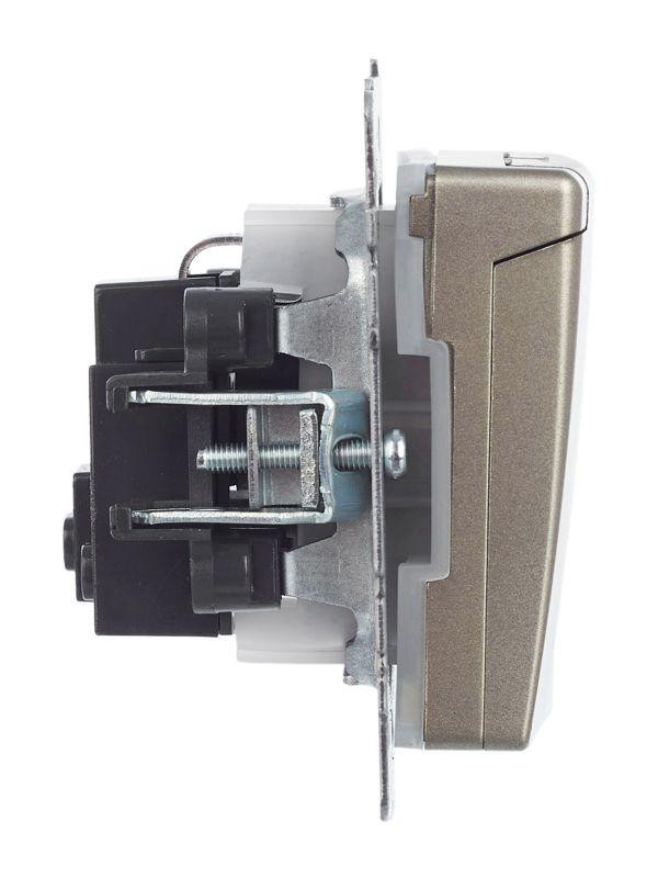 Розетка BRITE РСбш10-3-44-БрШ 16А IP44 с заземл. защ. шторки с крышкой механизм шампань IEK BR-R16-16-44-K37