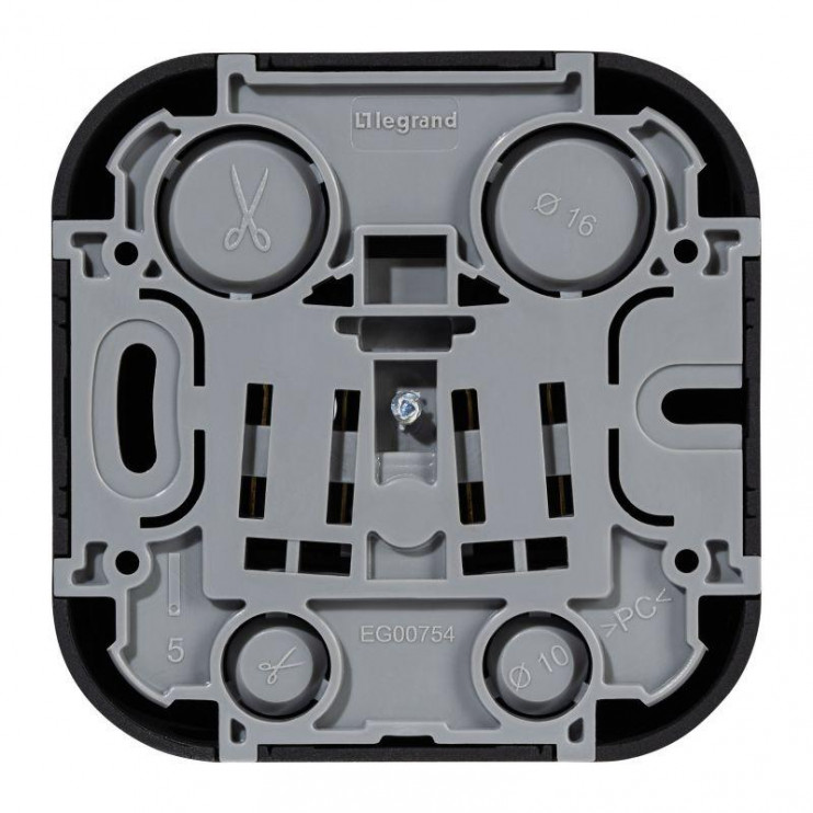 Розетка 1-м ОП Quteo 16А IP20 250В 2P+E с заземл. защ. шторки черн. матов. Leg 782476
