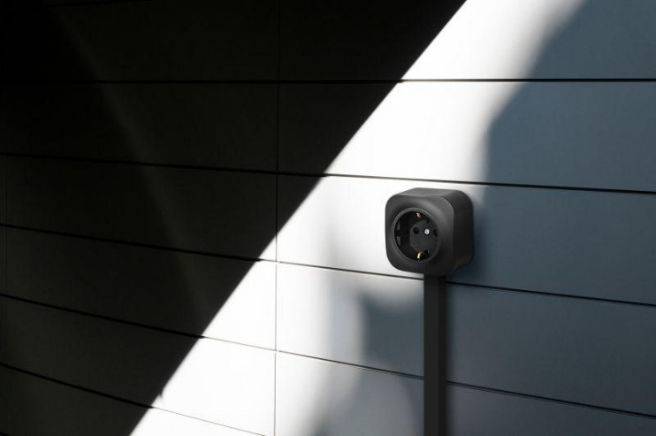 Розетка 1-м ОП Quteo 16А IP20 250В 2P+E с заземл. защ. шторки черн. матов. Leg 782476