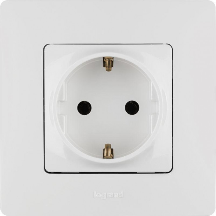 Розетка 1-м СП Etika 16А IP20 250В 2P+E с заземл. немецк. стандарт винтов. клеммы механизм бел. Leg 672221