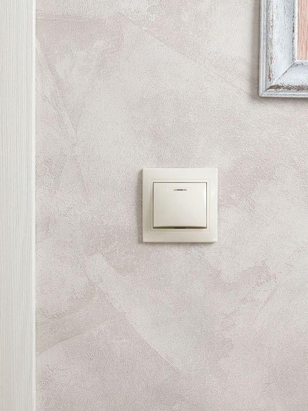 Выключатель 1-кл. СП Кварта 10А IP20 ВС10-1-1-ККм с индикацией крем. IEK EVK11-K33-10-DM