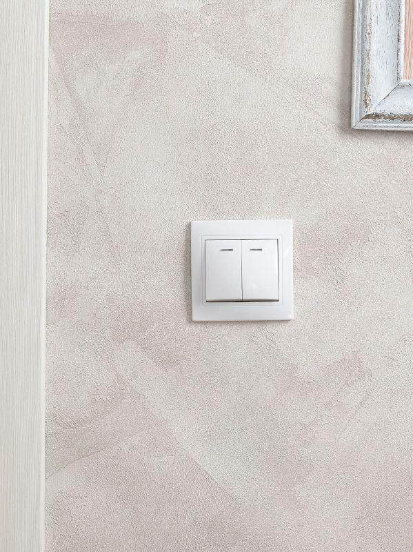 Выключатель 2-кл. СП Кварта 10А IP20 ВС10-2-1-КБ с индикацией бел. IEK EVK21-K01-10-DM