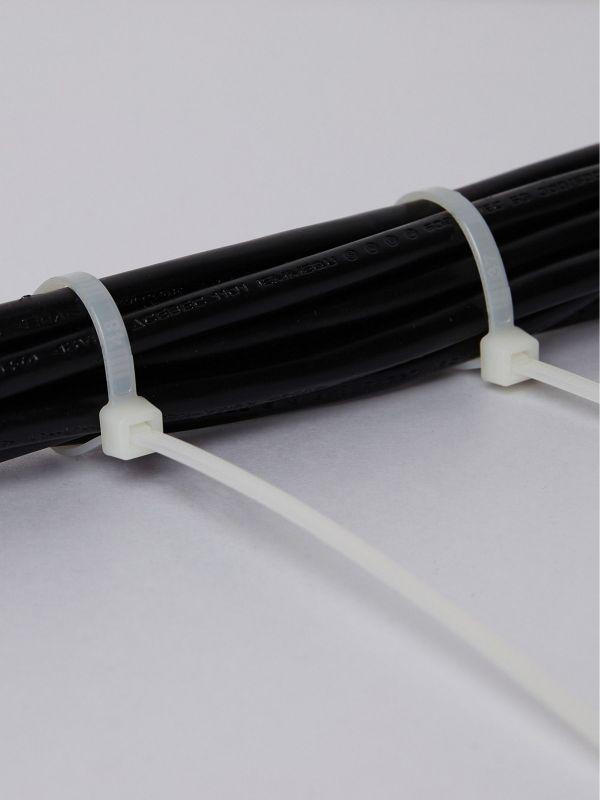 Хомут кабельный 4.8х300 нейл. бел. (уп.100шт) IEK UHH31-D048-300-100