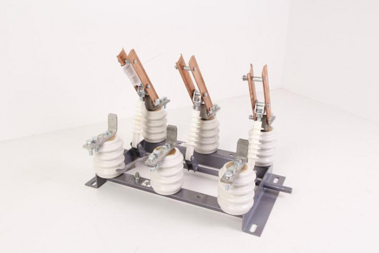 Разъединитель РВ-10/630 УХЛ2 Электрофарфор 00000374